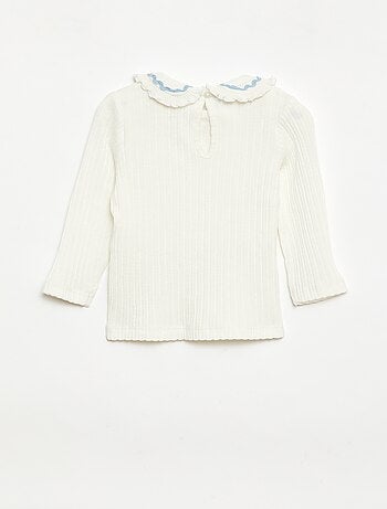 T-shirt em malha canelada com gola Claudine fantasia