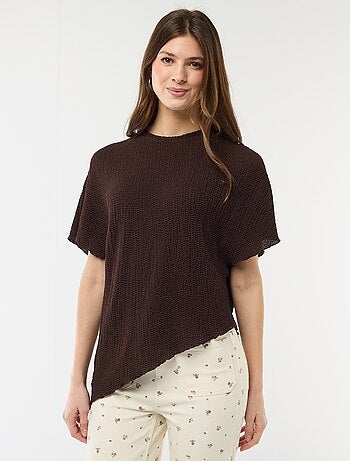 T-shirt em malha com base assimétrica