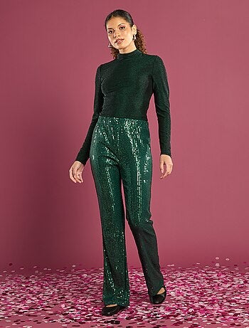 T-shirt em malha com detalhe de beijo e costas decotadas