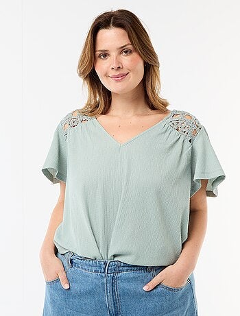 T-shirt em malha crepe e macramé