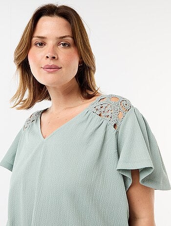 T-shirt em malha crepe e macramé