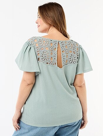 T-shirt em malha crepe e macramé