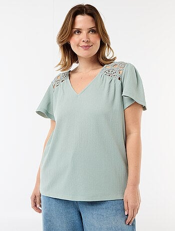 T-shirt em malha crepe e macramé