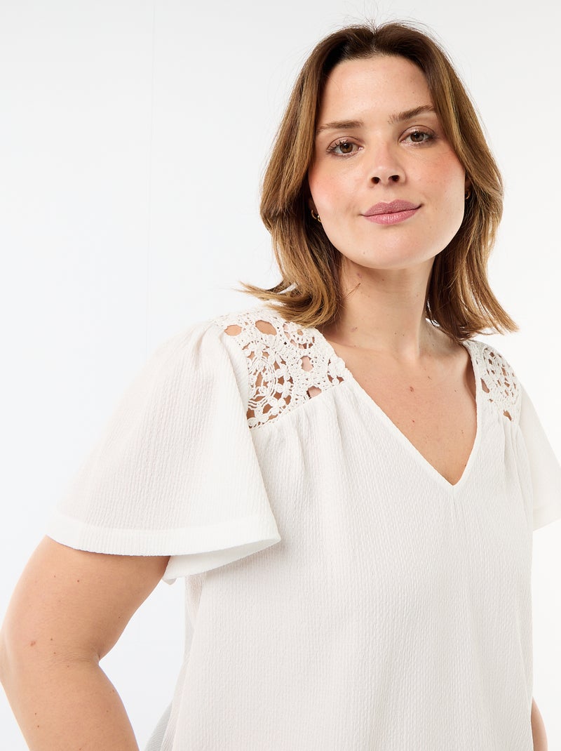 T-shirt em malha crepe e macramé Branco - Kiabi