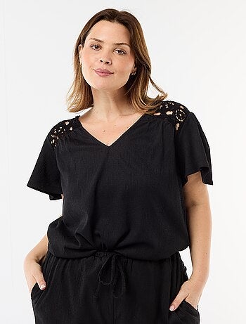 T-shirt em malha crepe e macramé