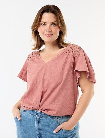 T-shirt em malha crepe e macramé