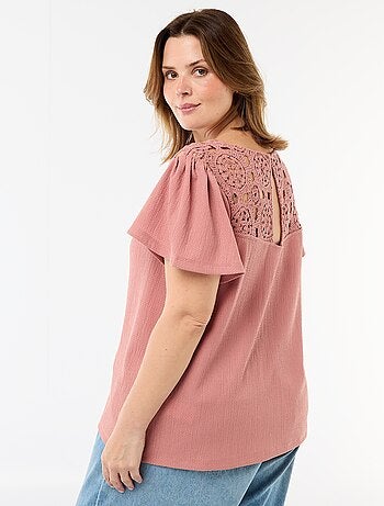 T-shirt em malha crepe e macramé
