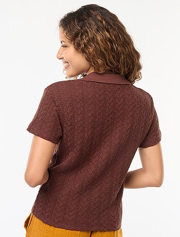 T-shirt em malha croché com colarinho de polo