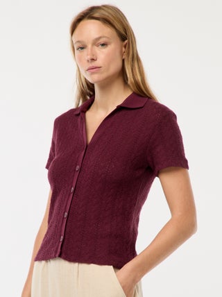 T-shirt em malha croché com colarinho de polo