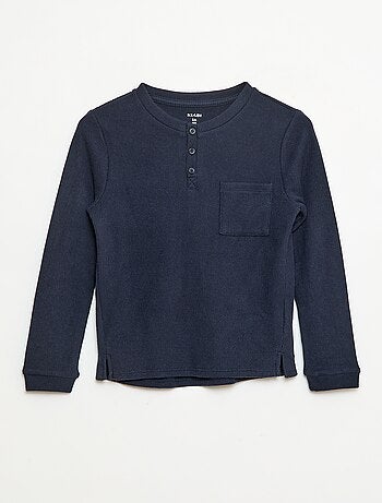 T-shirt em malha macia com bolso no peito