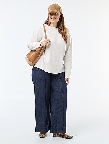 T-shirt em malha macia com botões dourados