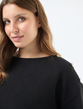 T-shirt em malha macia com botões dourados