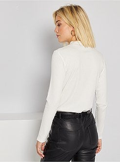 T-shirt em malha nervurada com gola subida - Kiabi