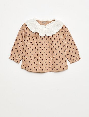 T-shirt em malha piqué com gola bordada