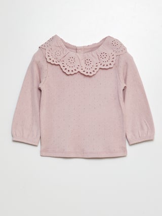 T-shirt em malha pointelle, gola claudine em bordado inglês