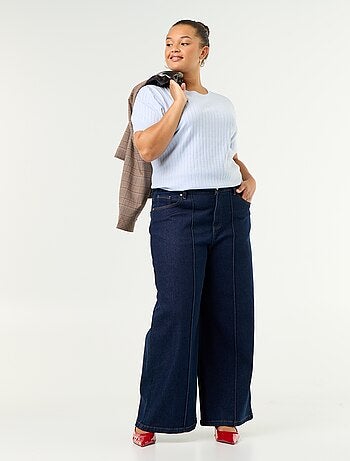 T-shirt em malha rendada