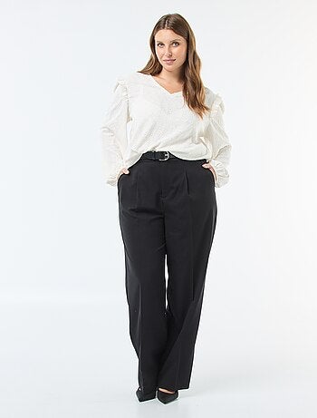 T-shirt em malha rendada com ombros com folhos