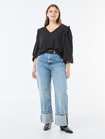 T-shirt em malha rendada com ombros com folhos