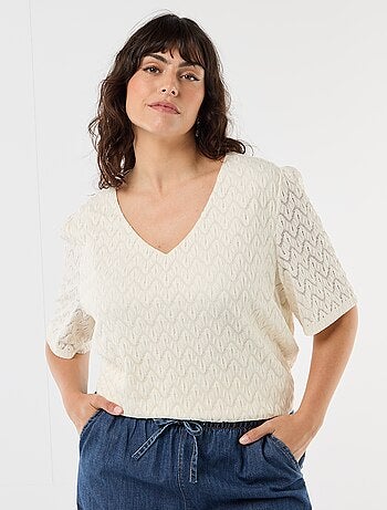 T-shirt em renda vazada