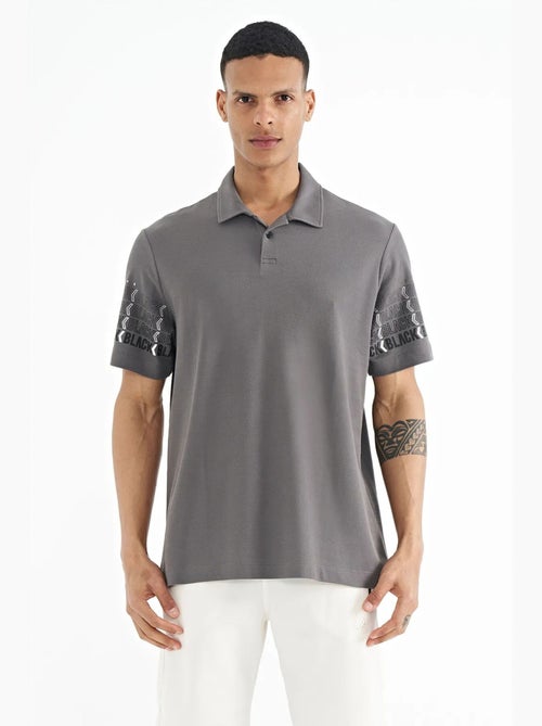 T-shirt estampada com gola polo tommy - Kiabi T-shirt estampada com gola polo tommy - Kiabi