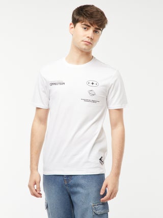 T-shirt estampada com mensagem