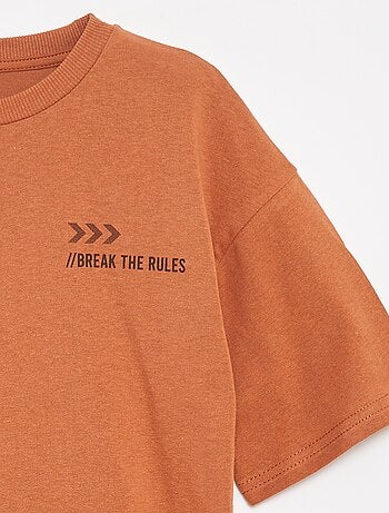 T-shirt estampada com mensagem