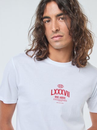 T-shirt estampada de manga curta e gola redonda