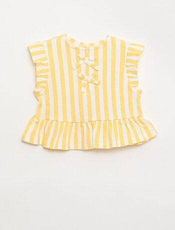 T-shirt estampada e com folhos