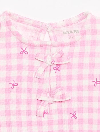 T-shirt estampada e com folhos