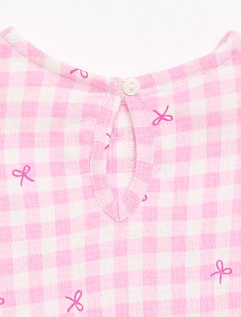T-shirt estampada e com folhos