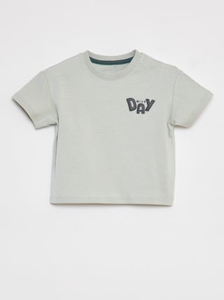 T-shirt estampada em relevo