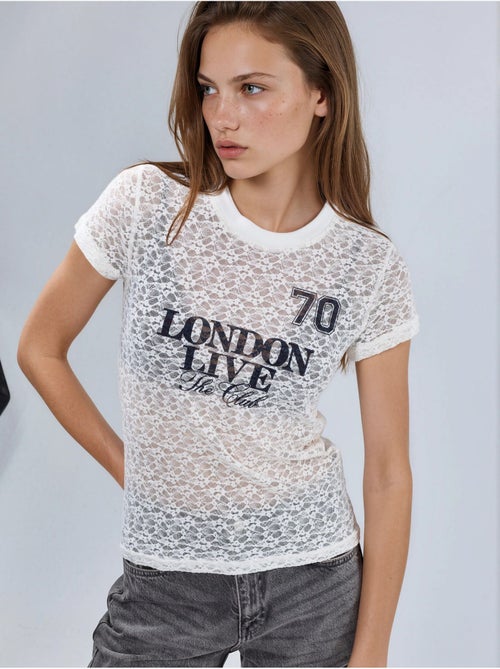 T-shirt estampada em renda com gola redonda busem - Kiabi T-shirt estampada em renda com gola redonda busem - Kiabi