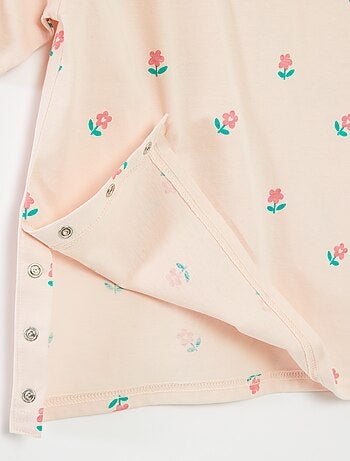 T-shirt estampado com abertura de molas no ombro - coleção fácil de vestir