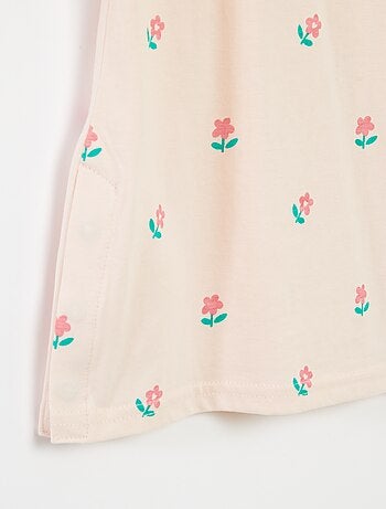 T-shirt estampado com abertura de molas no ombro - coleção fácil de vestir