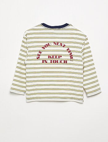 T-shirt estampado com inscrição de manga comprida