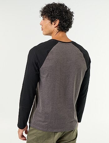 T-shirt estampado com mangas raglan compridas