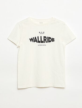 T-shirt estampado com mensagem
