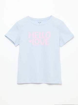 T-shirt estampado com mensagem e mangas curtas