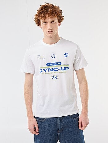 T-shirt estampado com padrão localizado em algodão liso