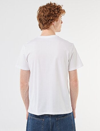T-shirt estampado com padrão localizado em algodão liso