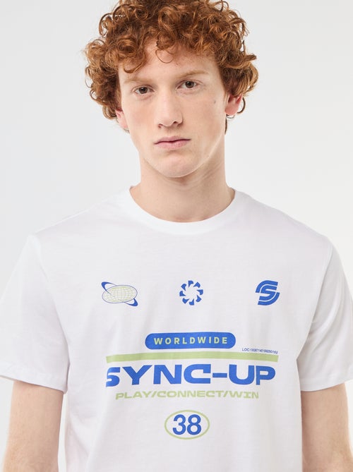 T-shirt estampado com padrão localizado em algodão liso - Kiabi