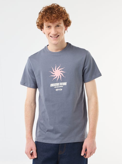 T-shirt estampado com padrão localizado em algodão liso - Kiabi