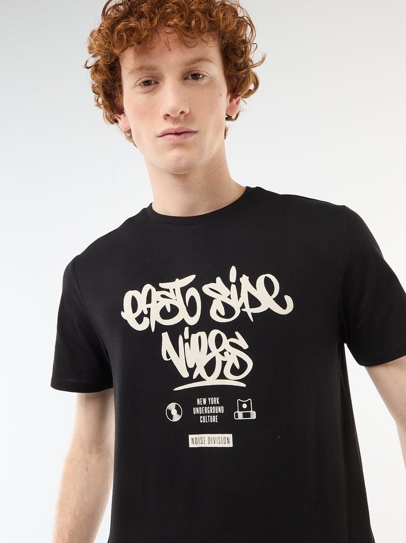 T-shirt estampado com padrão localizado em algodão liso Preto - Kiabi