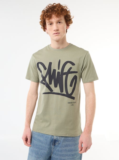 T-shirt estampado com padrão localizado em algodão liso - Kiabi