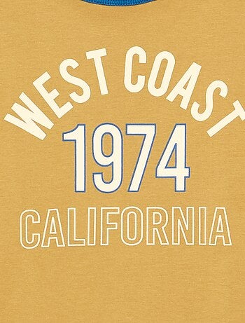 T-shirt estampado divertido de mangas curtas com debruns contrastantes