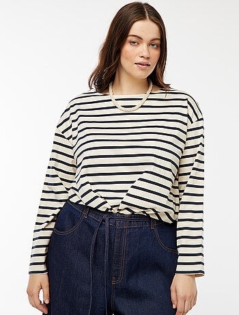 T-shirt estilo marinheiro oversize