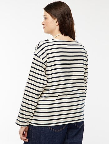 T-shirt estilo marinheiro oversize
