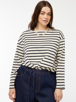 T-shirt estilo marinheiro oversize