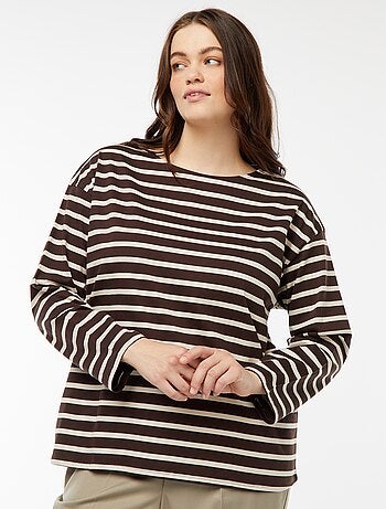 T-shirt estilo marinheiro oversize