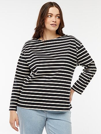 T-shirt estilo marinheiro oversize